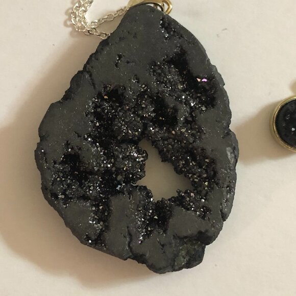 Womens NEW Black Druzy Quartz Geode Slice Pendant with Earrings. - Picture 2 of 3